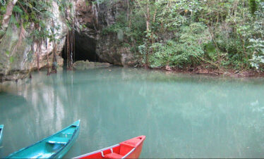 Barton Creek Caves in Belize