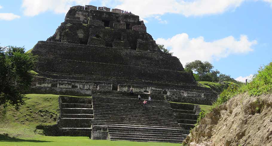 xunantunich-maya-ruin01